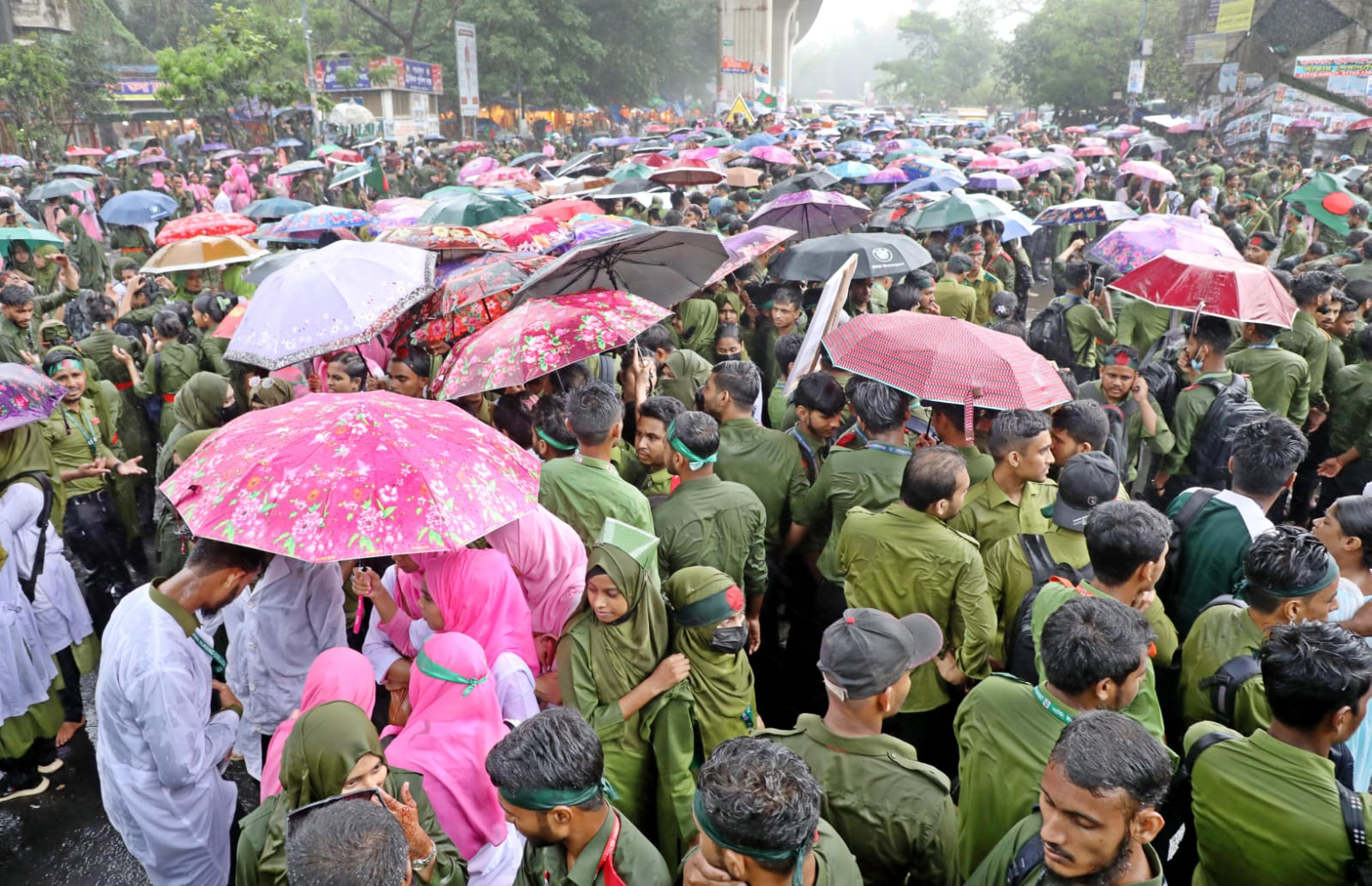দাবি আদায় না হওয়া পর্যন্ত শাহবাগ অবস্থান করবেন নার্সিং শিক্ষার্থীরা