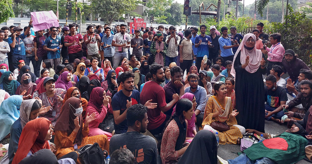 জবি শিক্ষক-শিক্ষার্থীদের গণঅনশন শুরু