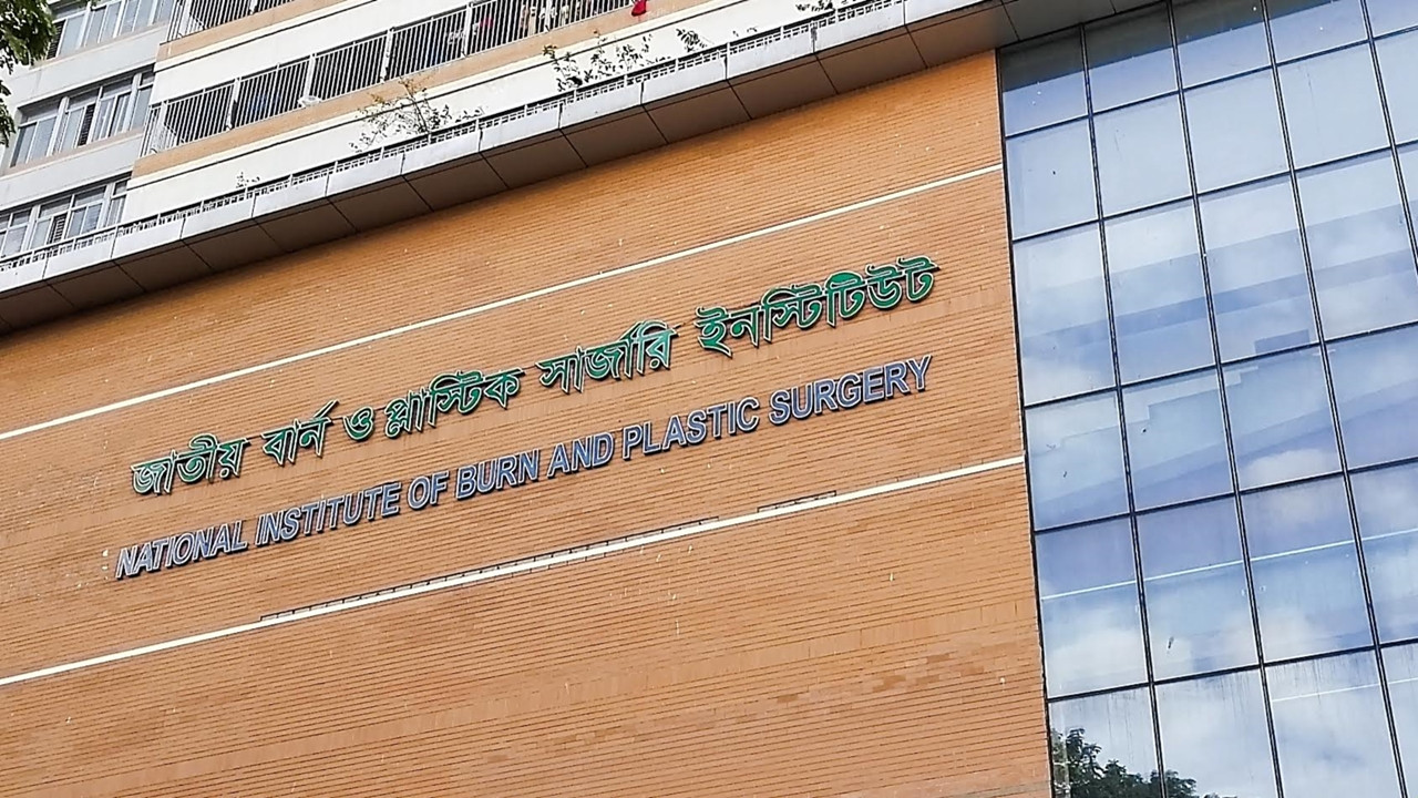 বাড্ডায় গ্যাস লিকেজ, বিস্ফোরণে শিশুসহ দগ্ধ ৫