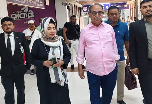 চিকিৎসার জন্য স্ব-সস্ত্রীক সিঙ্গাপুর গেলেন মির্জা আব্বাস