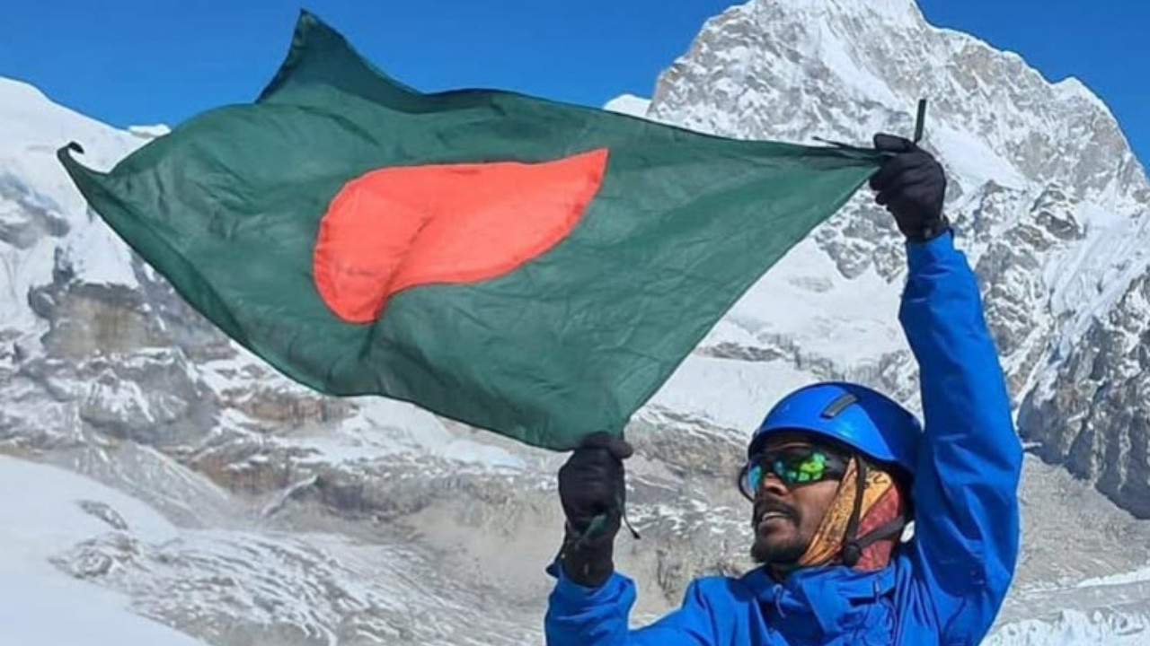 এভারেস্টচূড়ায় উঠে বিশ্বরেকর্ড গড়লেন শাকিল