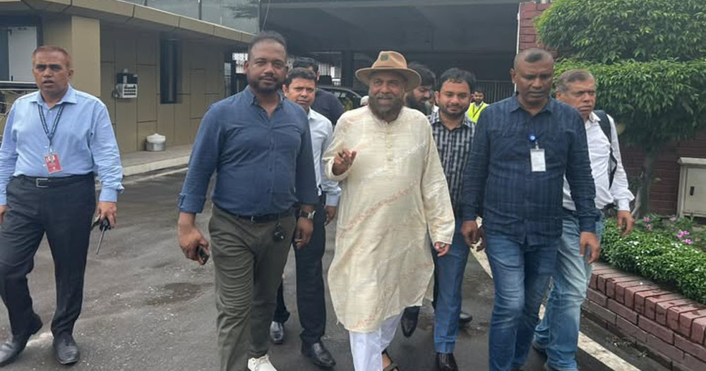 ঢাকায় ফিরলেন যুক্তরাজ্য বিএনপির সভাপতি মালিক