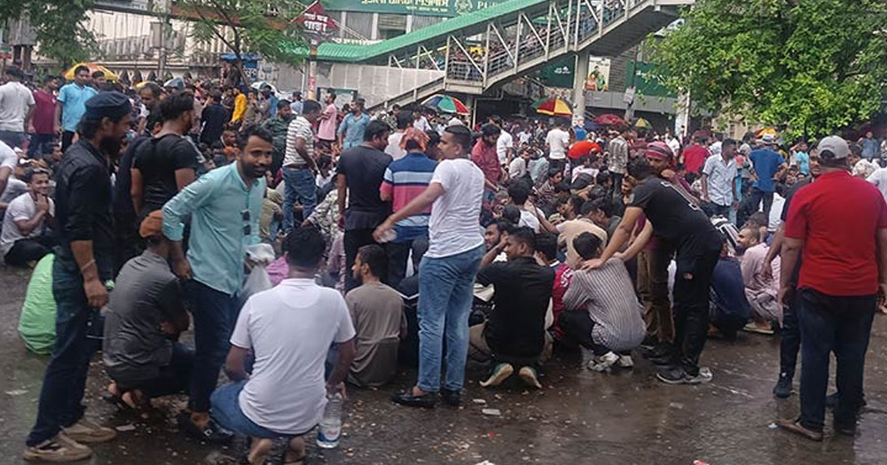 দুই ঘণ্টা অবরোধের পর শাহবাগ ছাড়ল ছাত্রদল