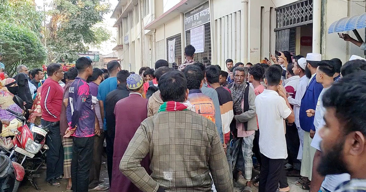 হাতি পায়ে পিষ্ট করে মারলো কন্টেন্ট ক্রিয়েটরকে