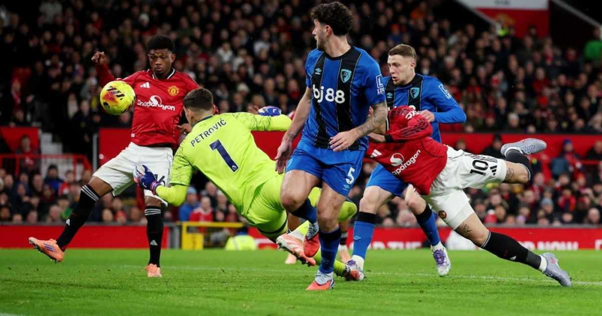 ৮ গোলের রোমাঞ্চে ড্র করল ইউনাইটেড