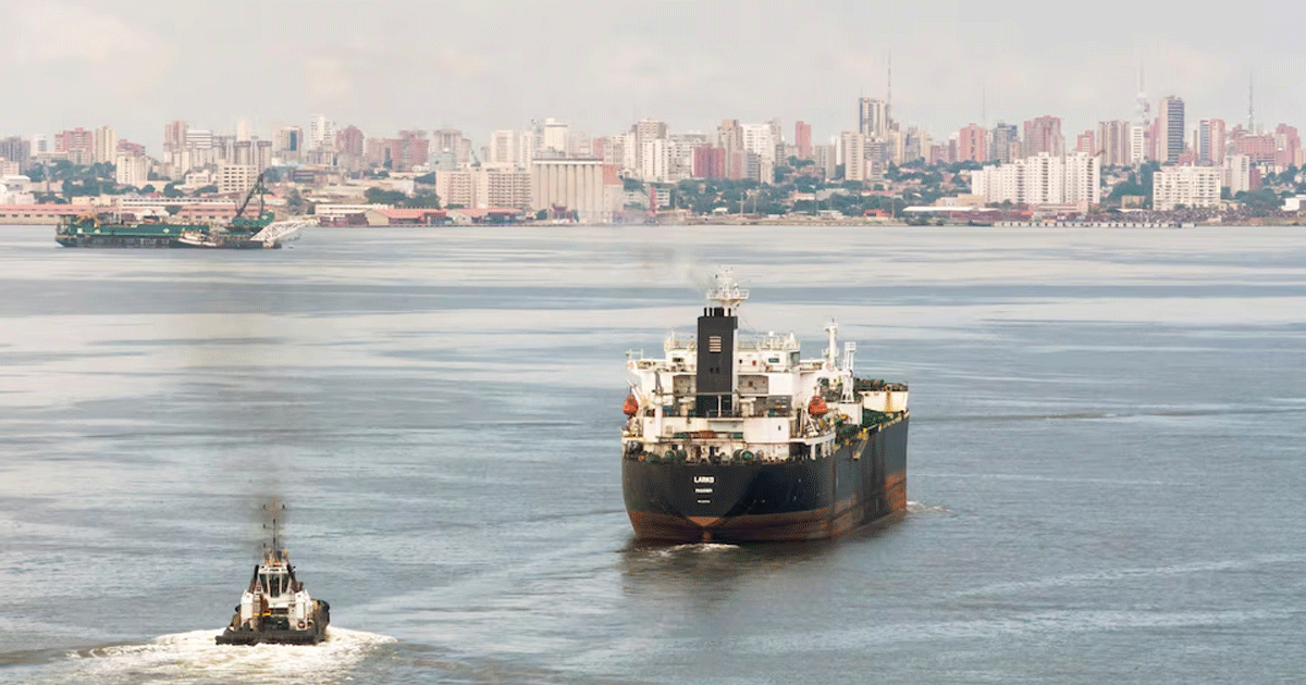 ট্রাম্পের নির্দেশে ভেনেজুয়েলার তেল ট্যাংকারের ‘নিষেধাজ্ঞা ও অবরোধ’