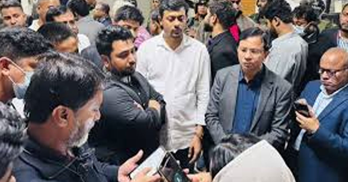 শোকাহত হাদির পরিবারের পাশে এনসিপি নেতারা