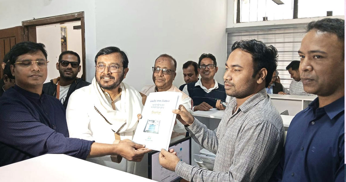 ফেনী-২ আসন থেকে মনোনয়ন পত্র সংগ্রহ করলেন এবি পার্টির চেয়ারম্যান মঞ্জু