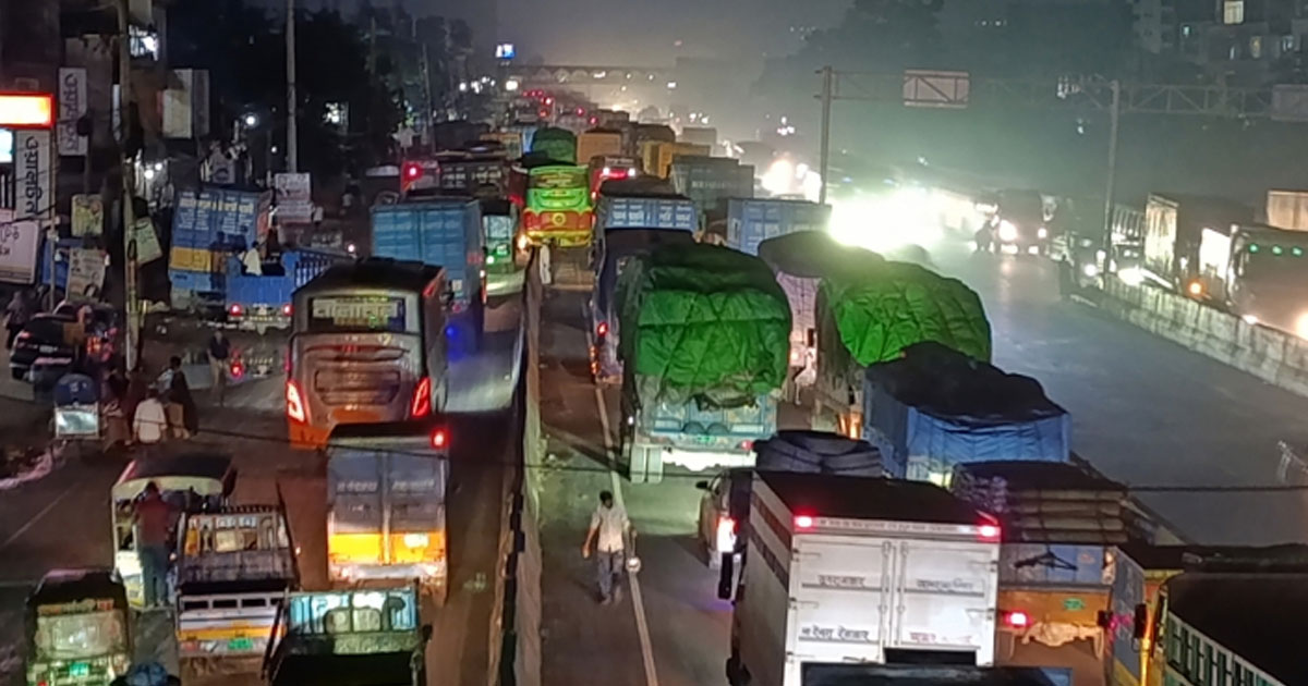ঢাকা-চট্টগ্রাম মহাসড়কে ১০ কিমি তীব্র যানজট