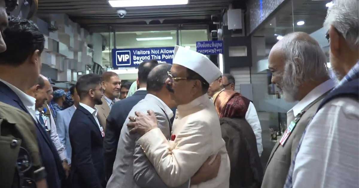 ভিআইপি লাউঞ্জে তারেক রহমান