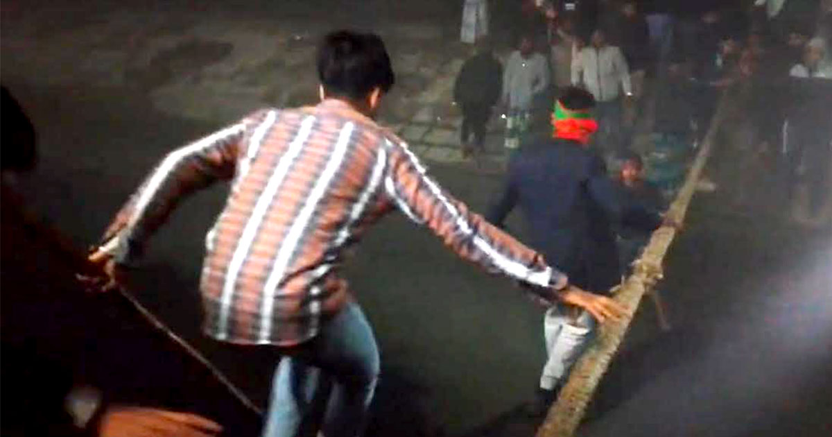 মেঘনায় বাল্কহেডের ধাক্কায় যাত্রীবাহী লঞ্চ বিকল