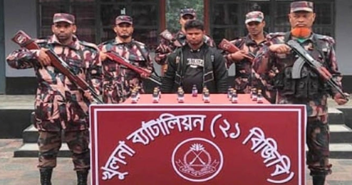 বেনাপোল সীমান্তে ভারতীয় মাদকসদৃশ সিরাপসহ যুবক আটক