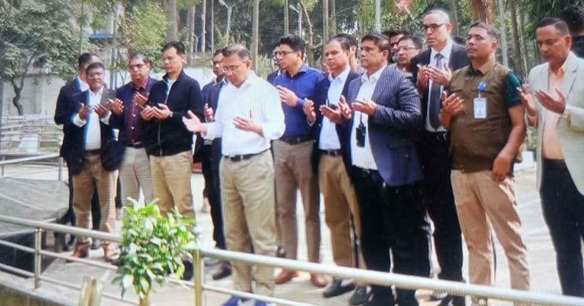 পিলখানায় নিহত সেনাদের কবর জিয়ারত করলেন তারেক রহমান