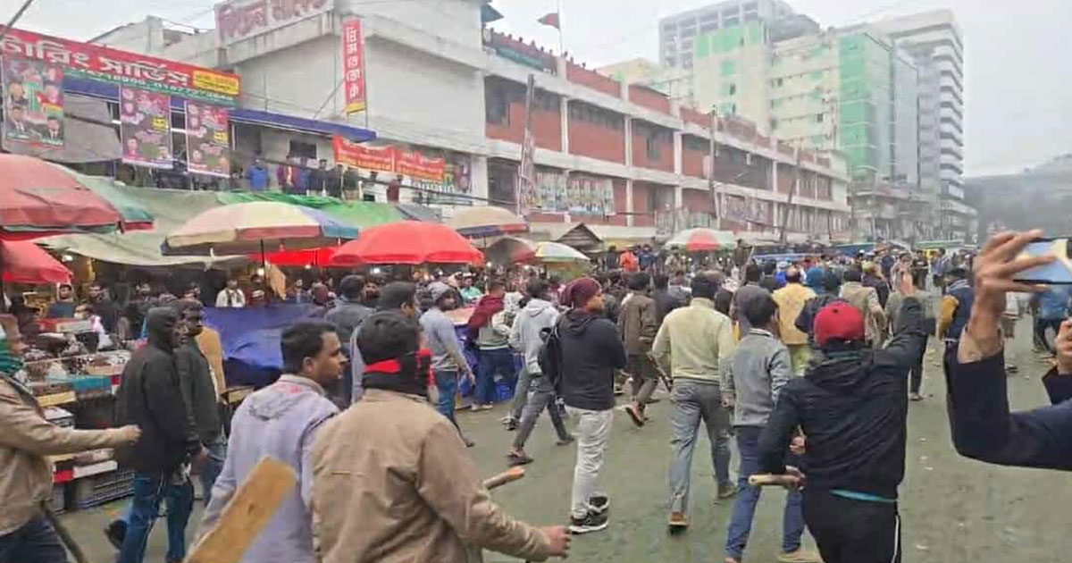 কারওয়ান বাজারে চাঁদাবাজির প্রতিবাদে ডাকা মানববন্ধনে হামলা,সেনা মোতায়েন