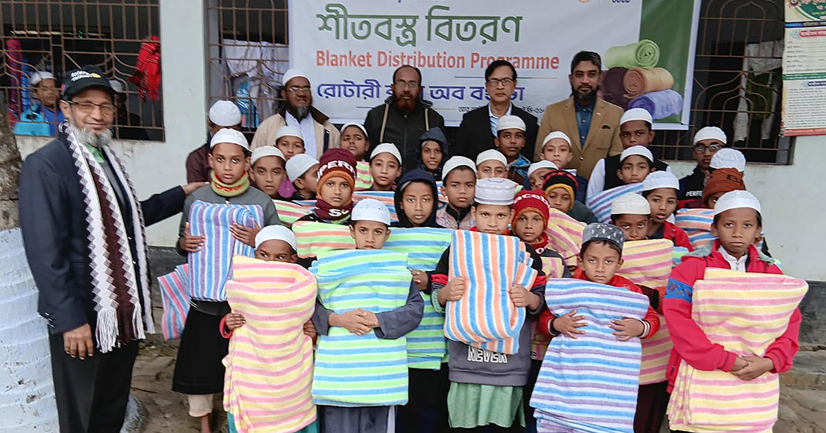 শীতবস্ত্র বিতরণ করলো রোটারি ক্লাব অব বগুড়া