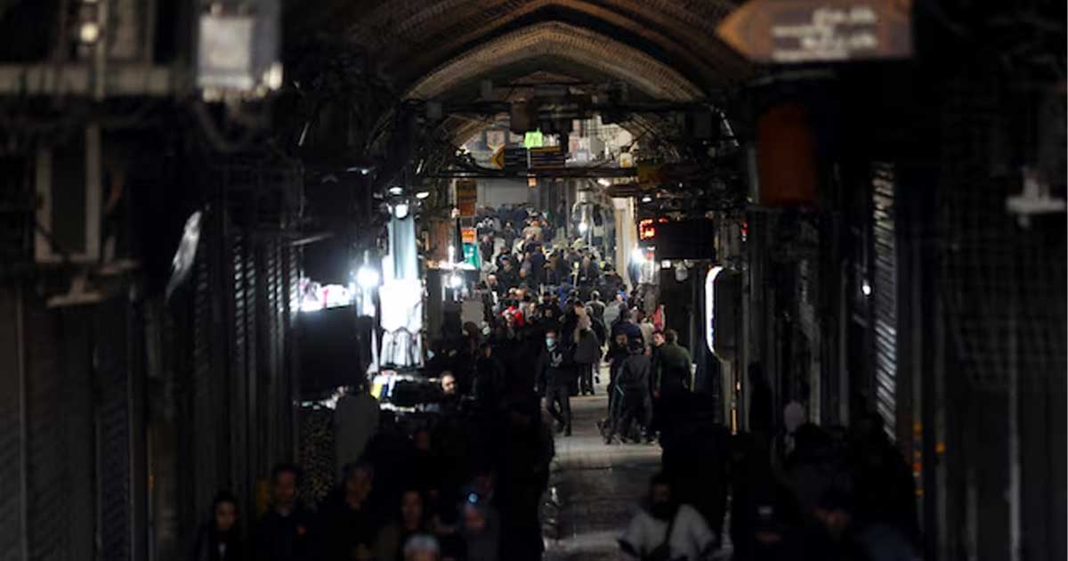 অর্থনৈতিক সংকট ও মুদ্রার ধসে উত্তাল ইরান:  নিহত ৩,আহত ১৭