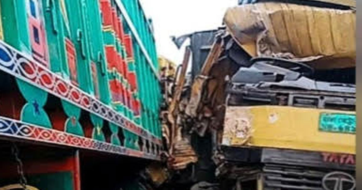 কুষ্টিয়ার মিরপুরে দুই ট্রাকের মুখোমুখি সংঘর্ষে নিহত ১