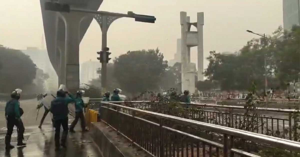 কাওরানবাজারে মোবাইল ব্যবসায়ী-পুলিশ সংঘর্ষ, ধাওয়া–পাল্টা ধাওয়া