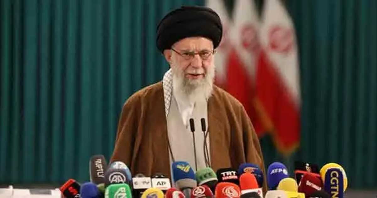 বিক্ষোভের মুখে পিছু হটবে না ইরান, ট্রাম্পের হাত ‘রক্তে রাঙা’: খামেনি