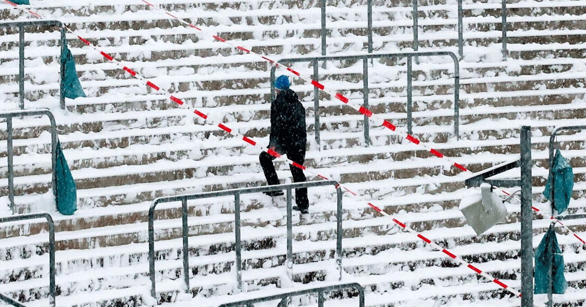 জার্মান ফুটবল লিগে ভারী তুষারপাতে বাতিল দুই ম্যাচ