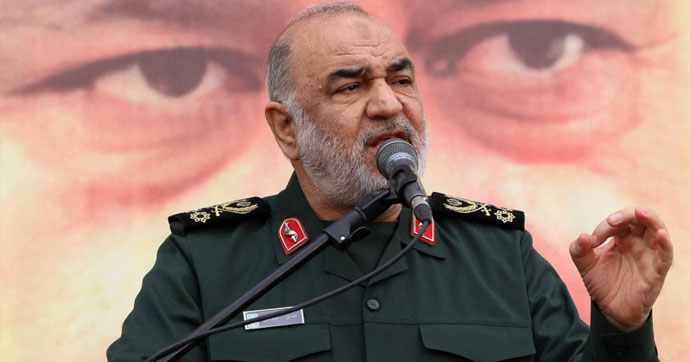 বিক্ষোভ দমনে ‘রেড লাইন’ ঘোষণা ইরানের সেনাবাহিনীর