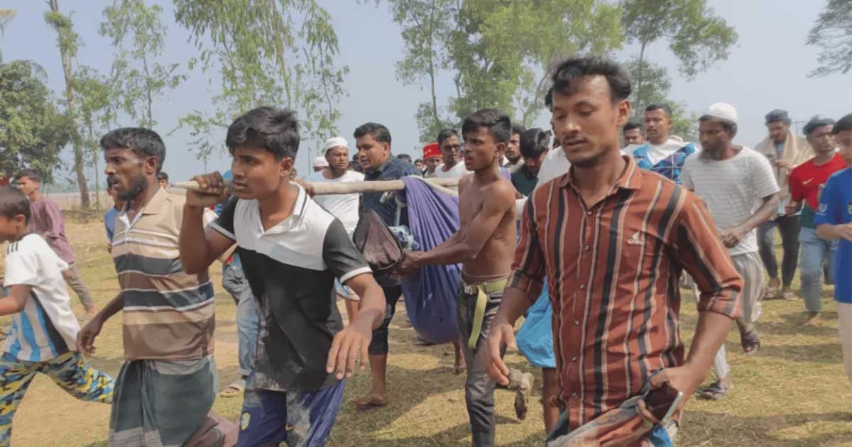 টেকনাফ সীমান্তে মাইন বিস্ফোরণে যুবক আহত, সড়ক অবরোধ