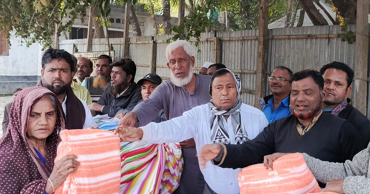 রাজবাড়ীতে ছাত্রদল নেতার শীতবস্ত্র বিতরণ