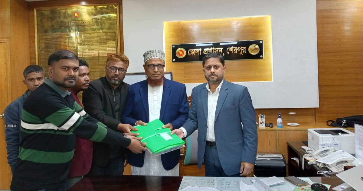 আলোচিত সেই প্রার্থী আব্দুল্লাহ  মনোনয়নপত্র জমা দিলেন রিটার্নিং কর্মকর্তার কাছে