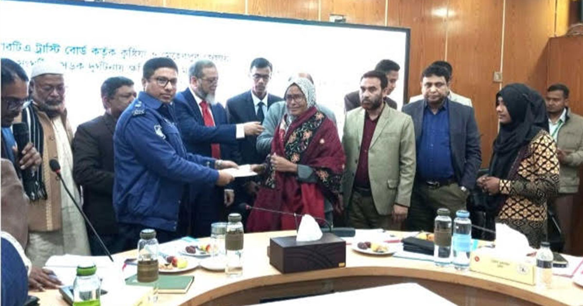 কুষ্টিয়া ও মেহেরপুরে সড়ক দুর্ঘটনায় ক্ষতিগ্রস্তদের ২ কোটি ৮০ লাখ টাকার চেক বিতরণ