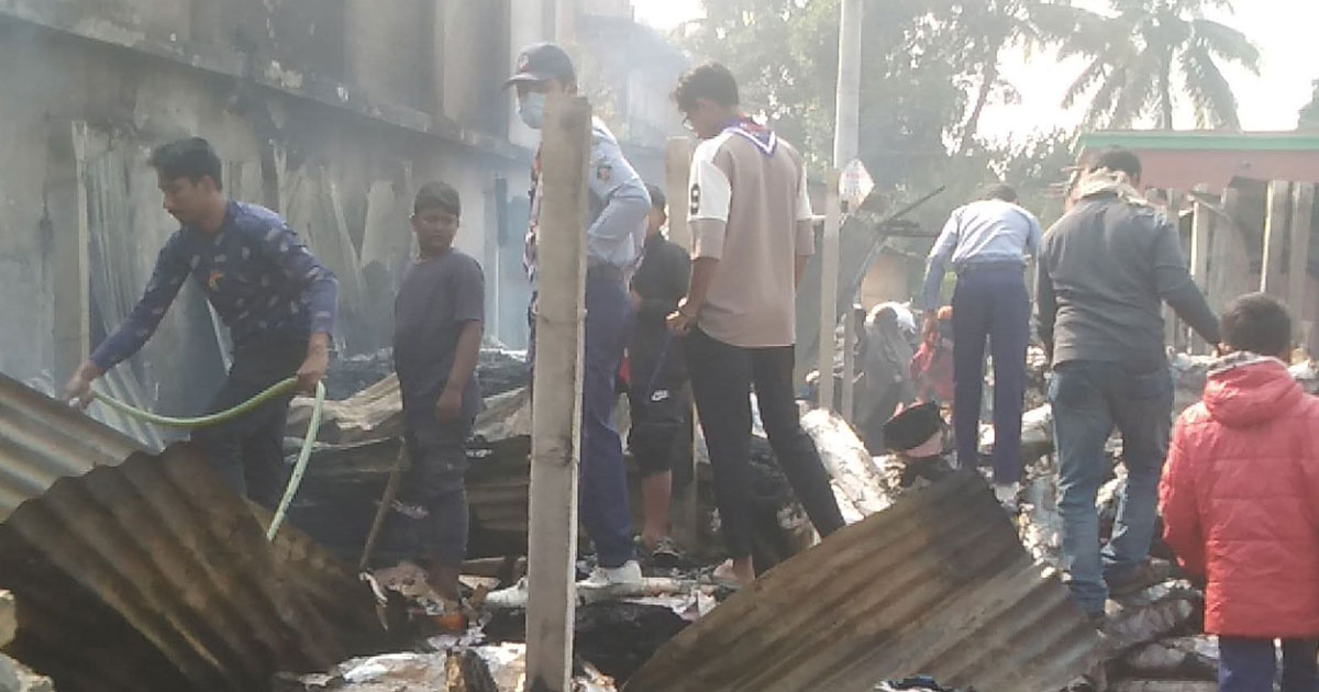 কোটচাঁদপুরে আগুনে পুড়ে ছাই দুই ব্যবসা প্রতিষ্ঠান, ক্ষতি প্রায় ২৫ লাখ