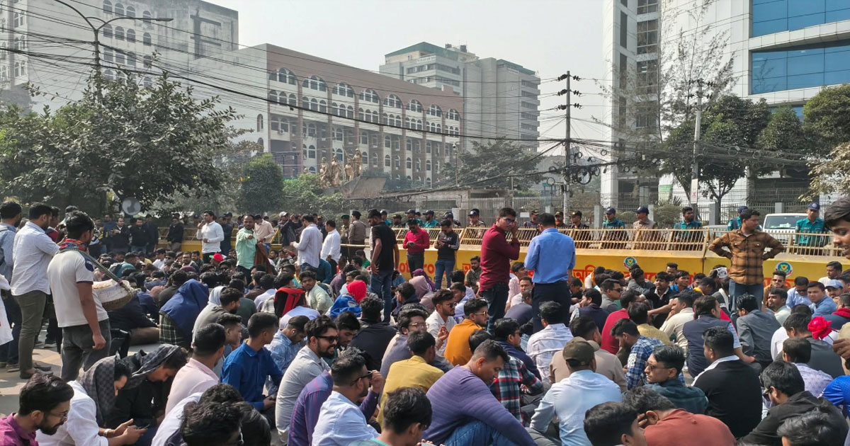 ইসির সামনে দ্বিতীয় দিনের অবস্থান শুরু করলো ছাত্রদল