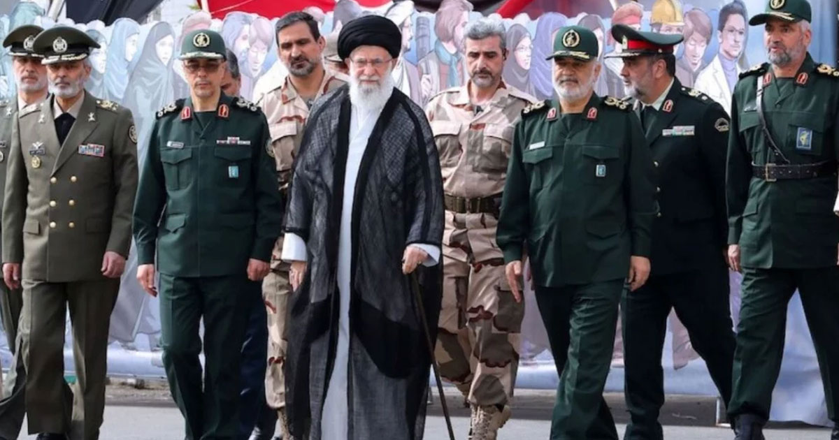 খামেনির দিকে হাত বাড়ালে সেই হাত কেটে ফেলা হবে: ইরান সেনাবাহিনী