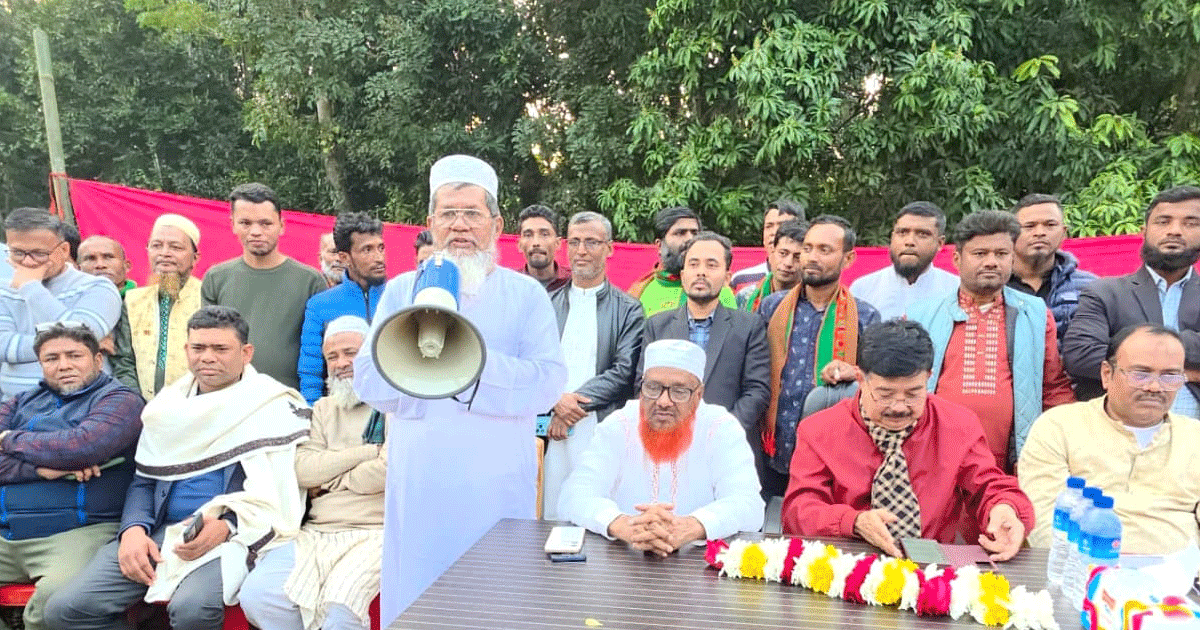 লড়াইটা পিতা-পুত্রের, এনসিপি প্রার্থীর বাবা ভোট চাইছেন ধানের শীষে