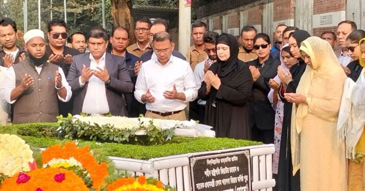 ছোট ভাই  কোকোর কবর জিয়ারত করলেন তারেক রহমান