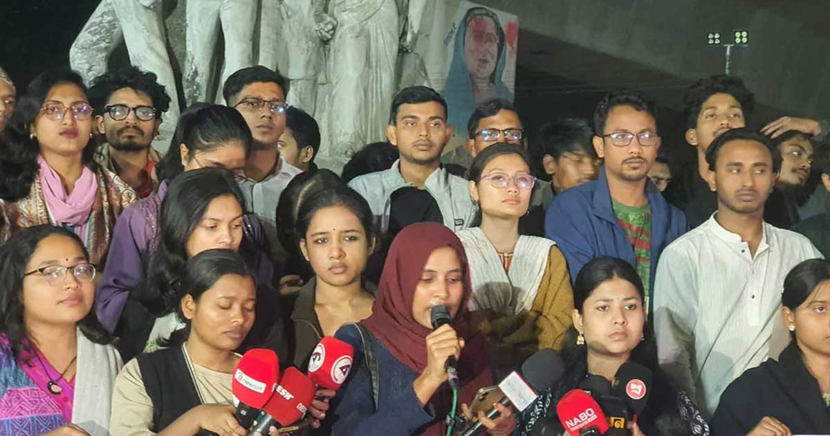 জামায়াত নেতার বক্তব্যে ক্ষুব্ধ ঢাবি, প্রতিবাদে কুশপুতুল দাহ