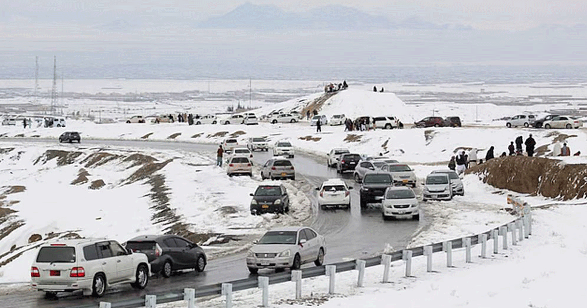 ভারী তুষারপাত ও ভূমিধসের সতর্কতা: পাকিস্তানে যাত্রা এড়িয়ে চলুন