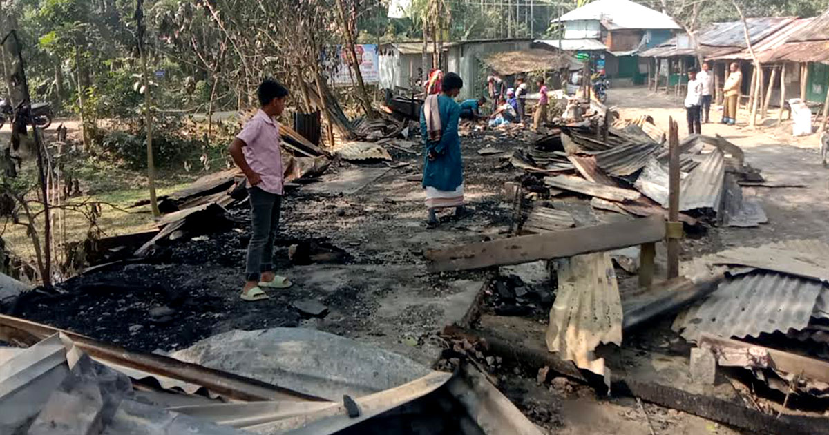 বাউফলে অগ্নিকান্ডে ১০টি ব্যবসা প্রতিষ্ঠান পুড়ে ছাই; প্রায় ১৫  লাখ টাকার ক্ষয়ক্ষতি
