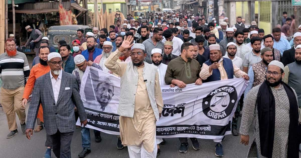 ডেমরা বাজারে জামায়াতের প্রার্থী কামাল হোসেনের গণসংযোগ