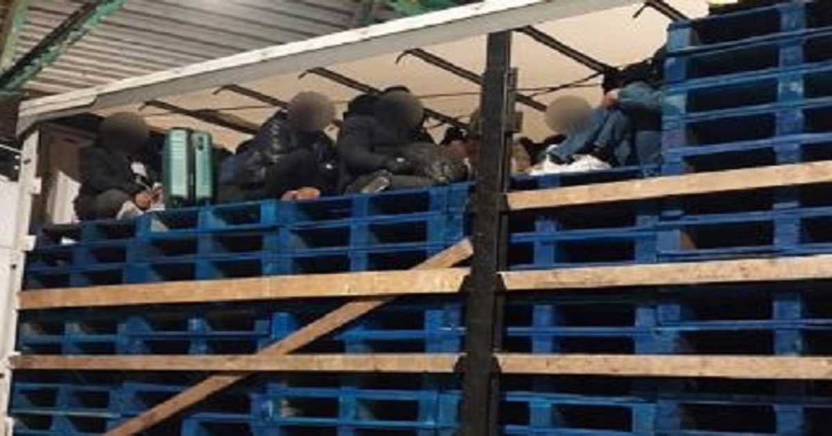 লন্ডন থেকে লরিতে ফ্রান্সে পাচারের চেষ্টা,২৩ বাংলাদেশিকে উদ্ধার