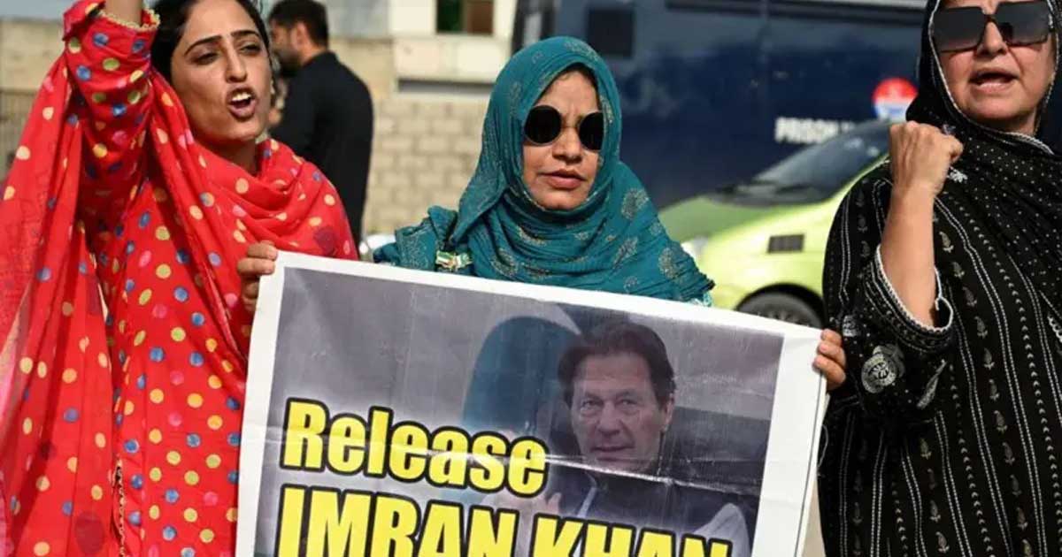 পাকিস্তানে ইমরান খান ছাড়াও যাদের ভিন্নমত দমন করছে সেনাবাহিনী