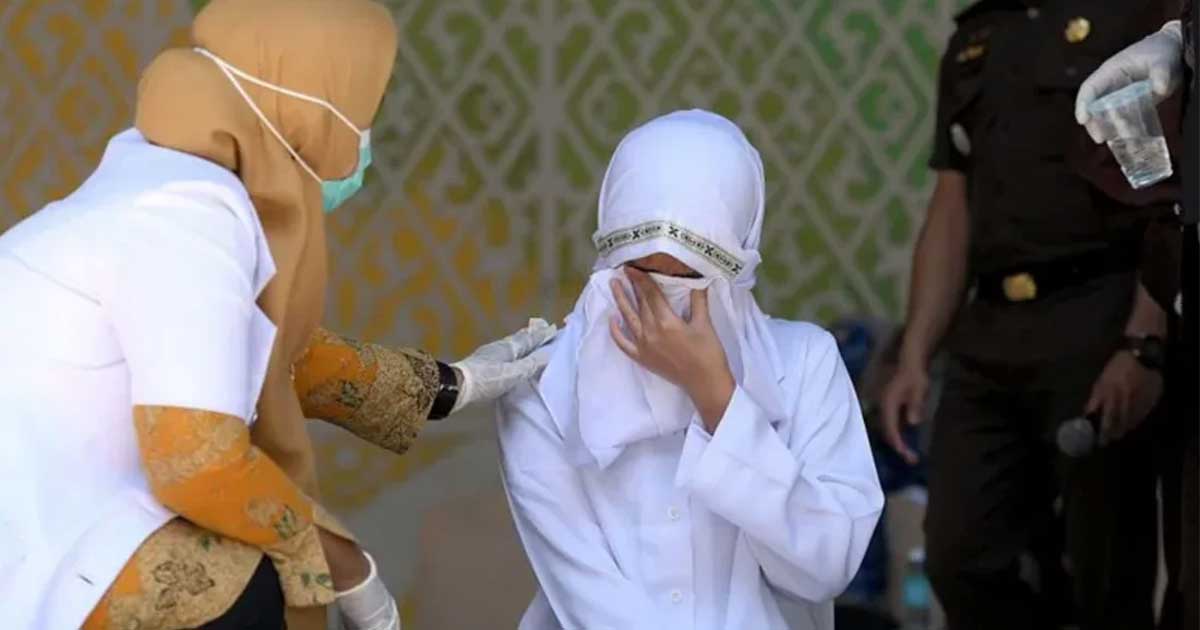 মদপান ও শারীরিক সম্পর্কের অভিযোগে  যুগলকে ১৪০ বেত্রাঘাত