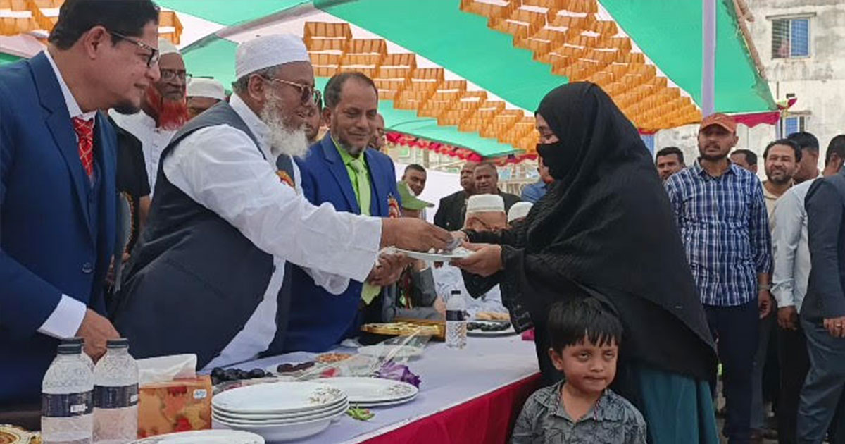 স্কুলে টাকা দিয়ে ভোট চাওয়ায় মনির কাসেমীকে দেড় লাখ টাকা জরিমানা