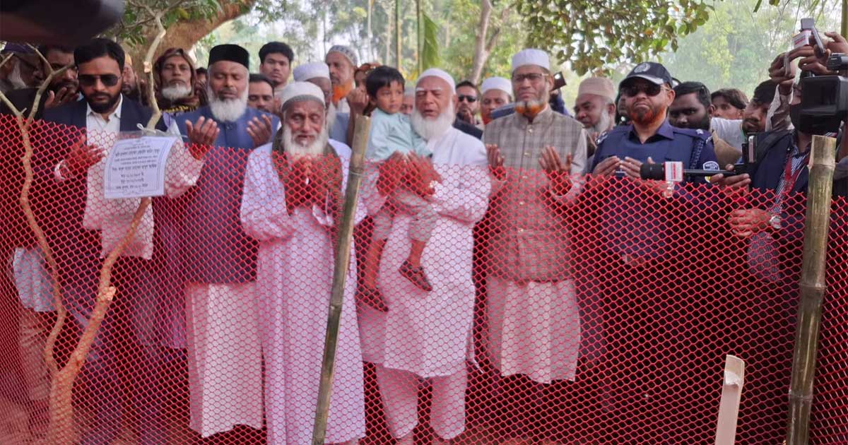 নিহত রেজাউলের সন্তানকে কোলে নিয়ে কবর জিয়ারত করলেন শফিকুর রহমান