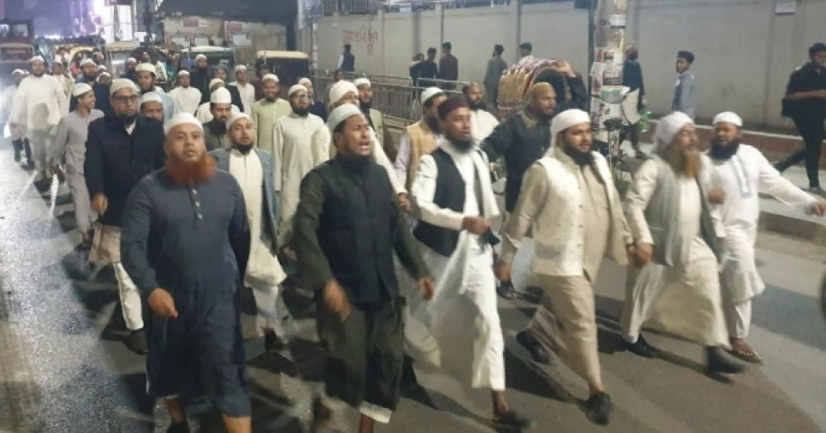 নারী কর্মীদের ওপর হামলার অভিযোগে জামায়াতবিরোধী বিক্ষোভ