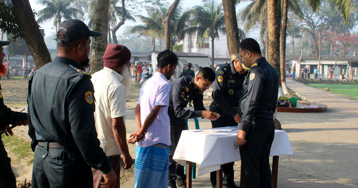 নোয়াখালী কারাগারের ৩৫ বন্দি পোস্টাল ব্যালটে ভোট দিলেন