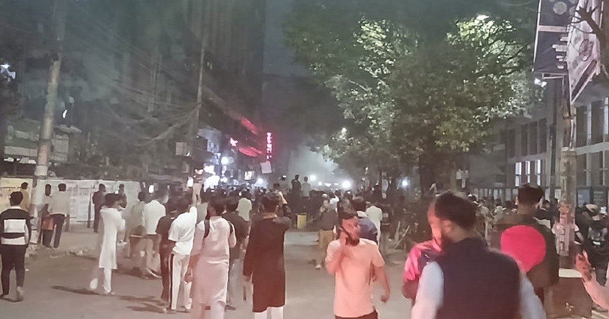 শাহবাগে এলাকায় ফের উত্তেজনা, সাউন্ড গ্রেনেড-টিয়ারশেল নিক্ষেপ