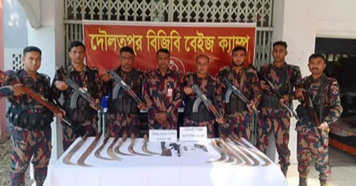 কুষ্টিয়া সীমান্তে বিজিবি অভিযানে ২টি পিস্তল ও ১৪টি দেশীয় অস্ত্র উদ্ধার