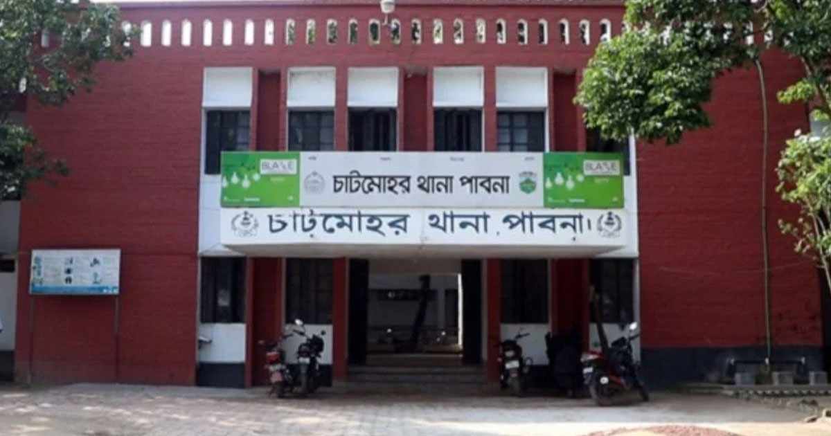 রাতে জামায়াত নেতারা ভোটকেন্দ্রে, চাটমোহরে প্রিসাইডিং অফিসার প্রত্যাহার