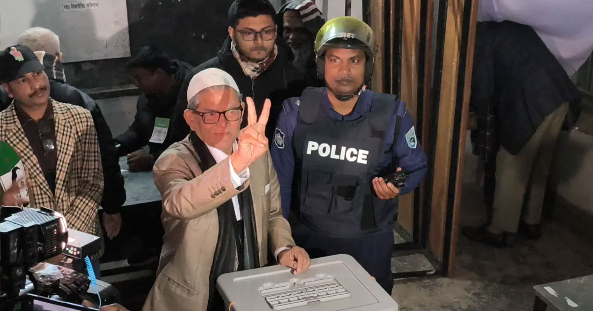 নিজ শহরে ভোট দিলেন মির্জা ফখরুল