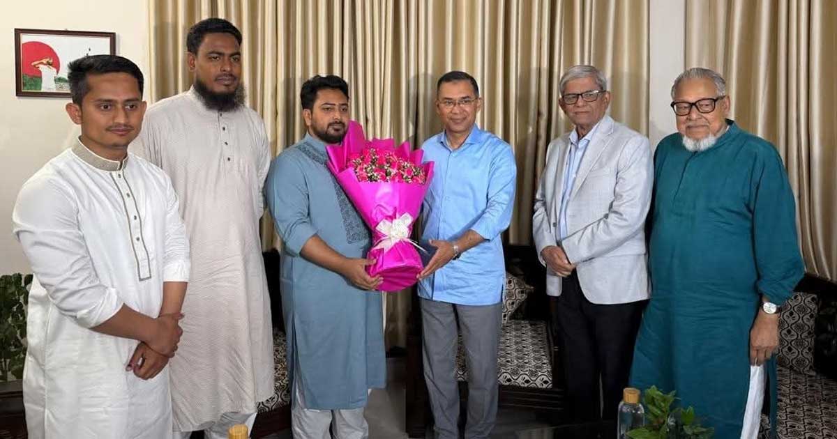 নাহিদ ইসলামের বাসায় তারেক রহমান